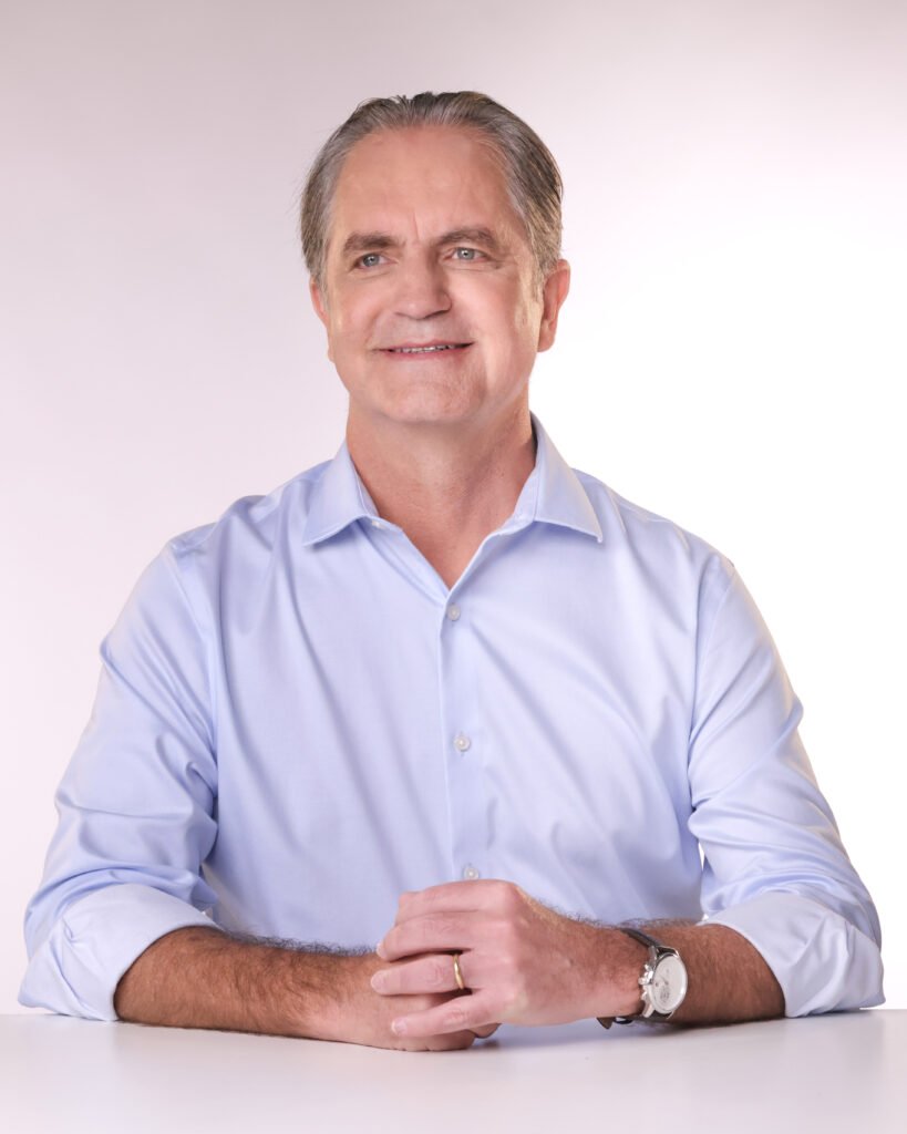Retrato do candidato a deputado estadual Ulisses Maia para a campanha de 2026.